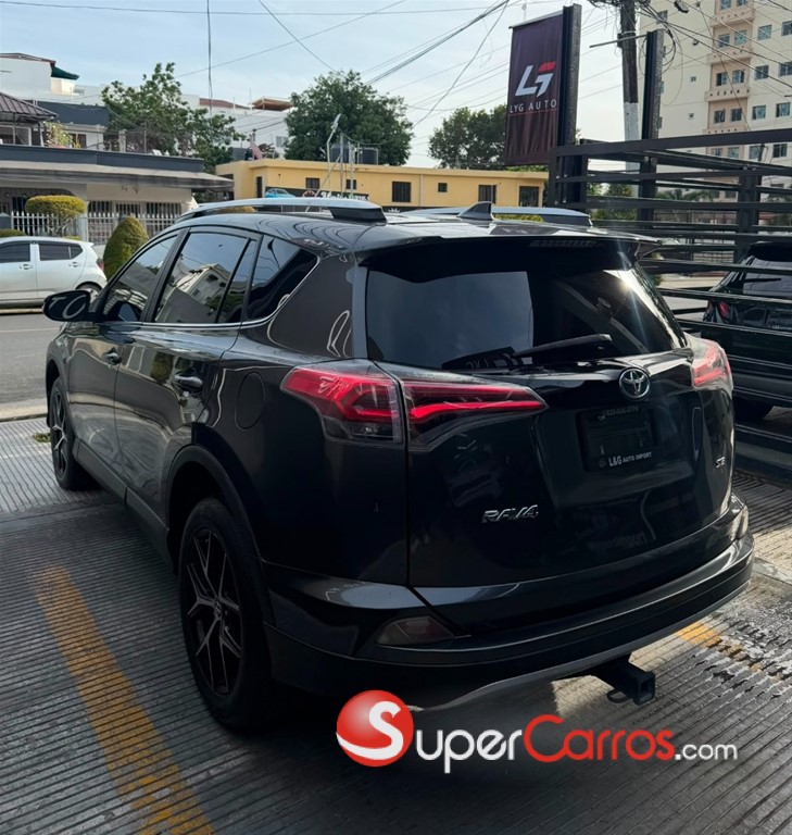 2016 Toyota RAV4 SE — foto 4 / 9