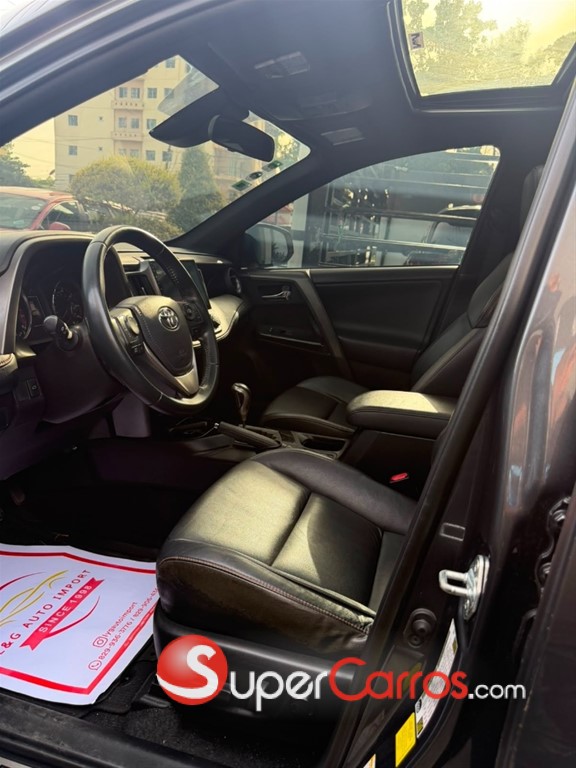 2016 Toyota RAV4 SE — foto 7 / 9