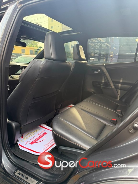 2016 Toyota RAV4 SE — foto 8 / 9