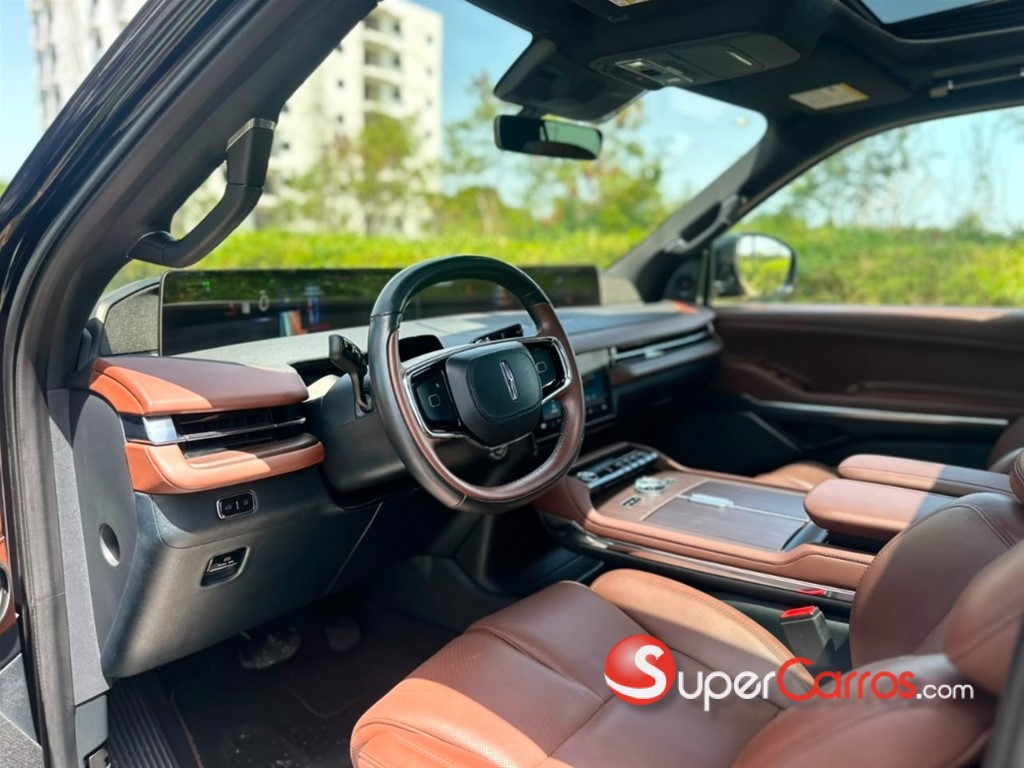 2025 Lincoln Navigator Reserve II — foto 6 / 12