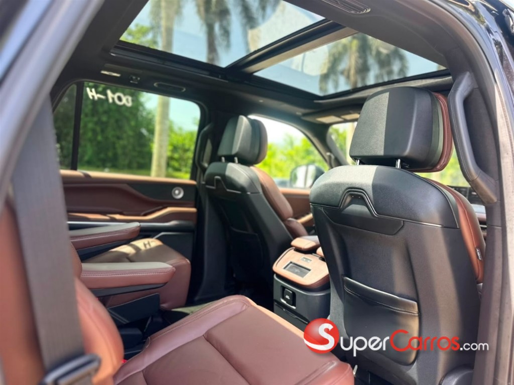 2025 Lincoln Navigator Reserve II — foto 7 / 12