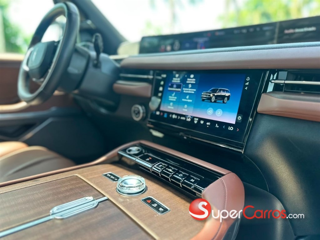 2025 Lincoln Navigator Reserve II — foto 8 / 12
