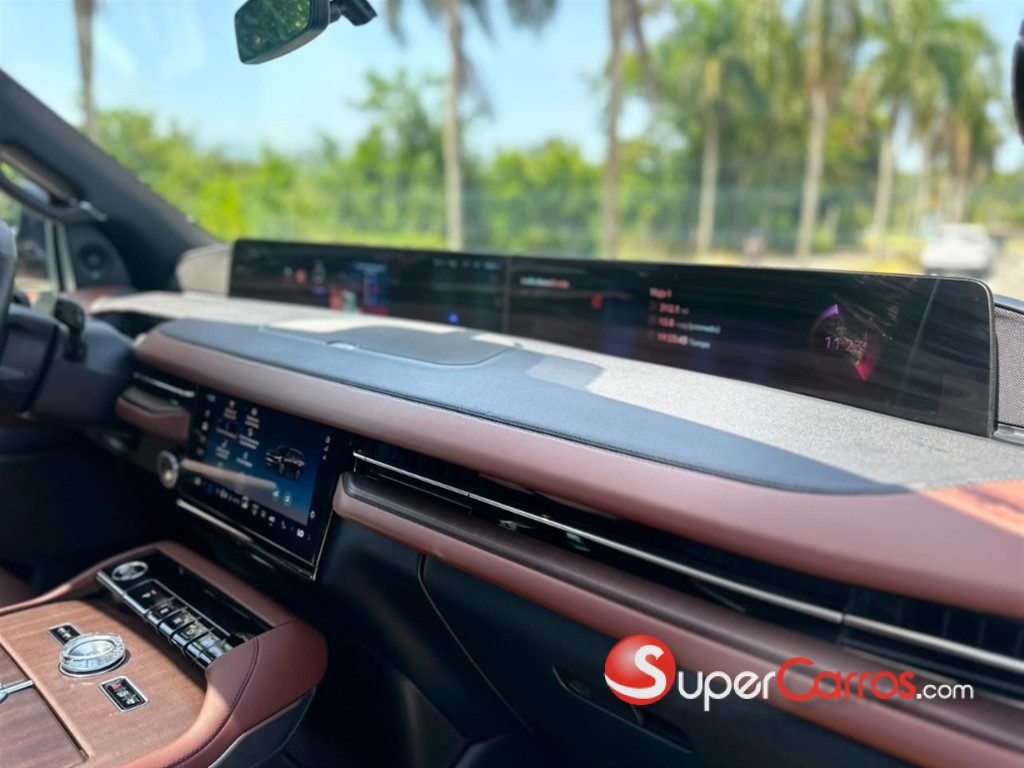 2025 Lincoln Navigator Reserve II — foto 9 / 12