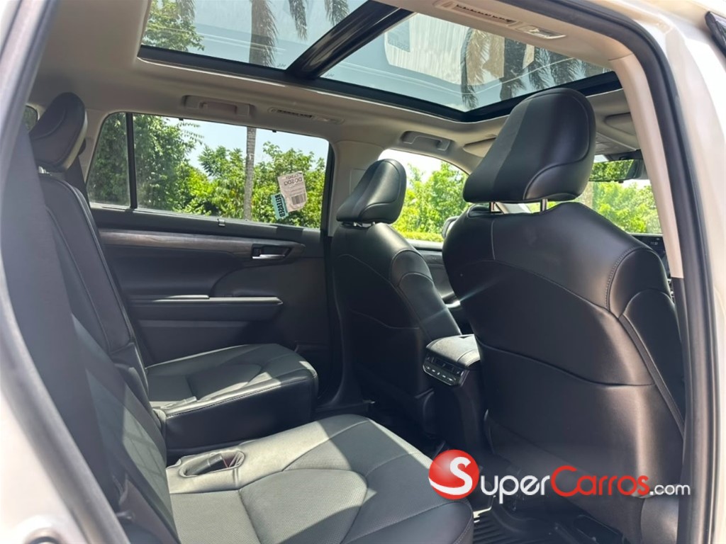 2022 Toyota Highlander Hybrid Platinum — foto 5 / 12