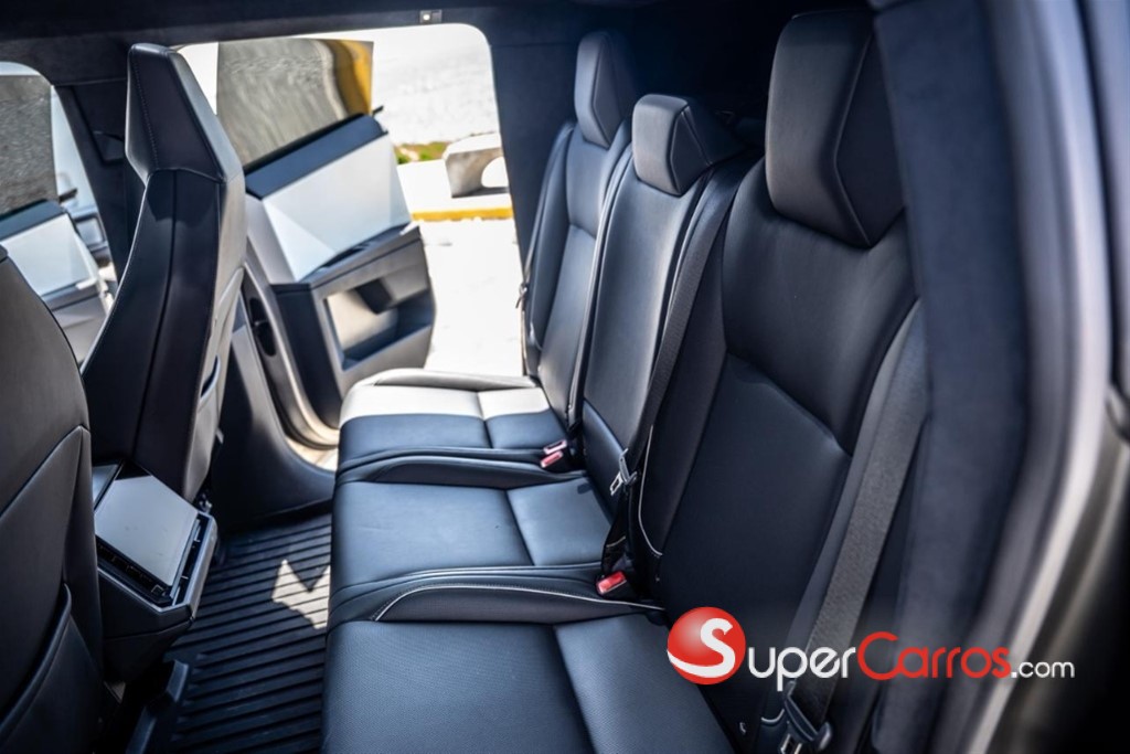 2024 Tesla CyberTruck — foto 10 / 12