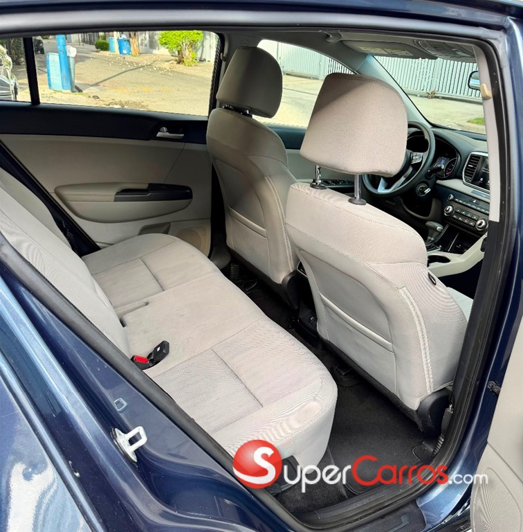 2020 Kia Sportage — foto 8 / 12