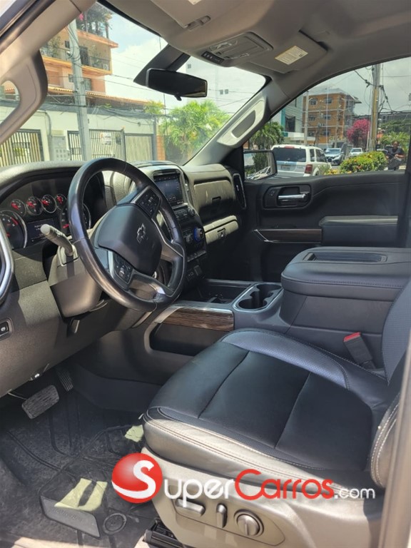 2020 Chevrolet Silverado RST — foto 7 / 10
