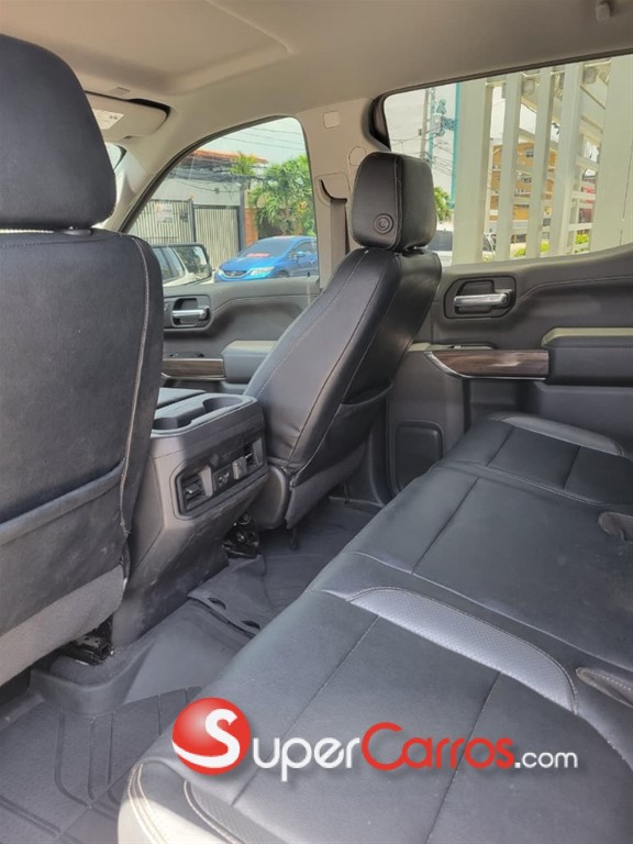 2020 Chevrolet Silverado RST — foto 8 / 10
