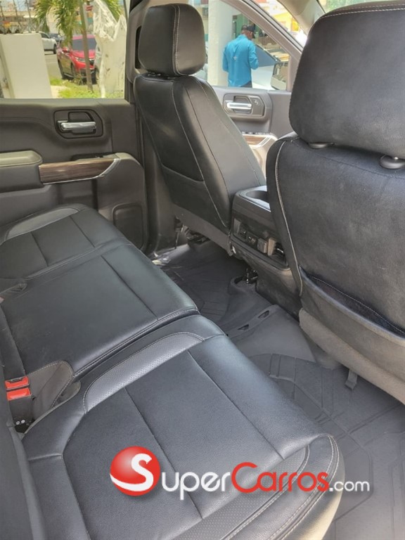 2020 Chevrolet Silverado RST — foto 9 / 10
