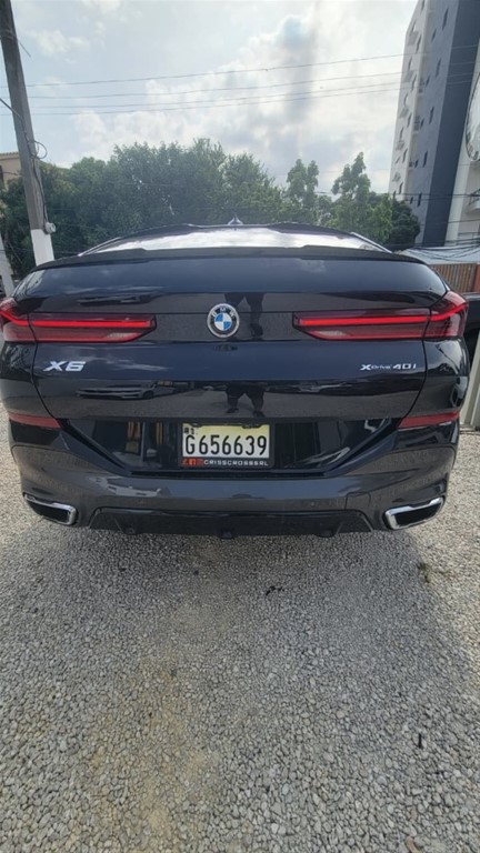 2022 BMW X 6 xDrive40i — foto 4 / 12