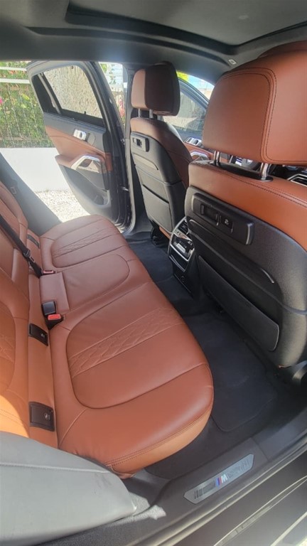 2022 BMW X 6 xDrive40i — foto 7 / 12