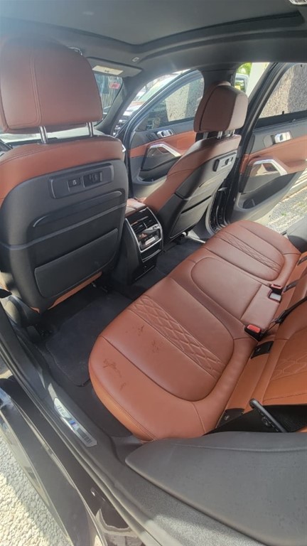 2022 BMW X 6 xDrive40i — foto 8 / 12