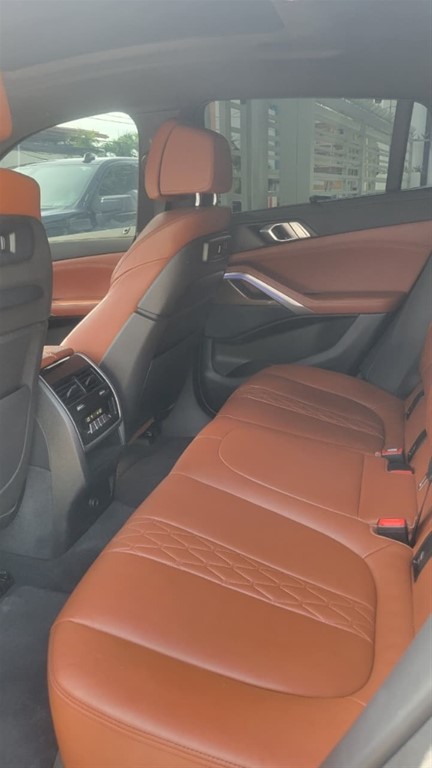 2022 BMW X 6 xDrive40i — foto 10 / 12