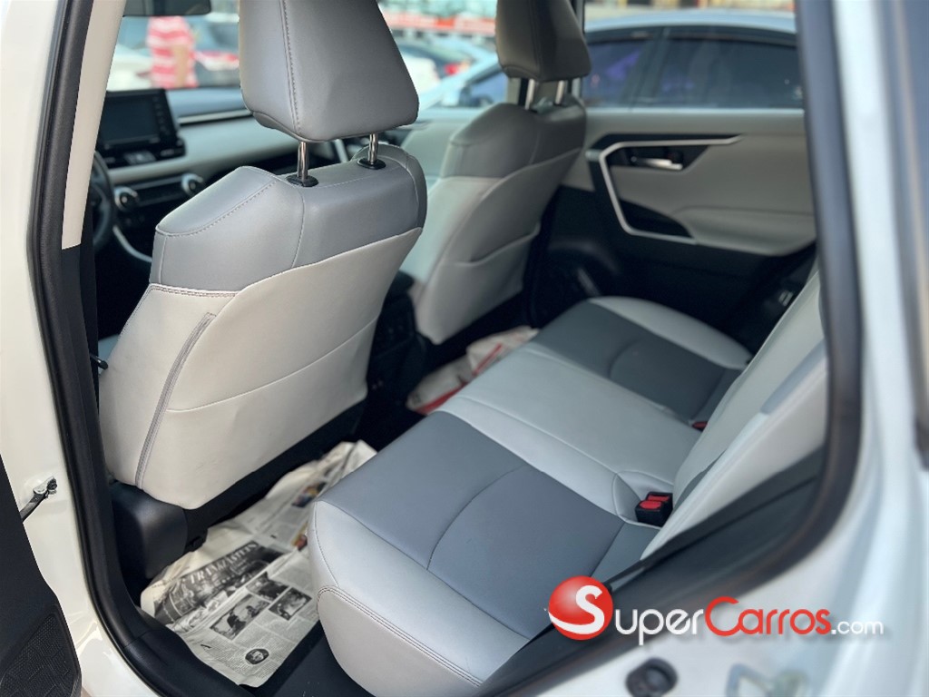 2020 Toyota RAV4 XLE Premium — foto 5 / 11