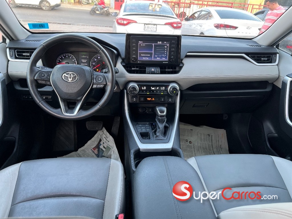 2020 Toyota RAV4 XLE Premium — foto 7 / 11