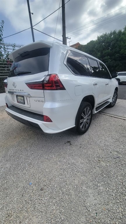 2017 Lexus LX 570 Sport Plus — foto 3 / 10
