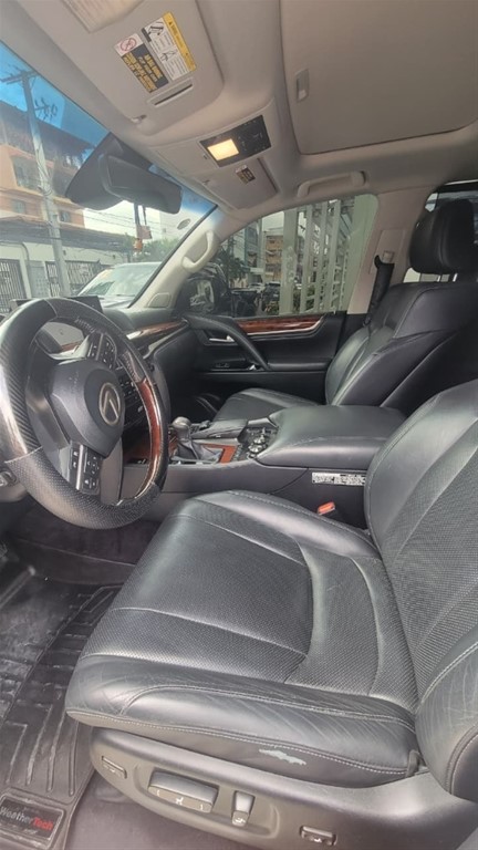 2017 Lexus LX 570 Sport Plus — foto 7 / 10