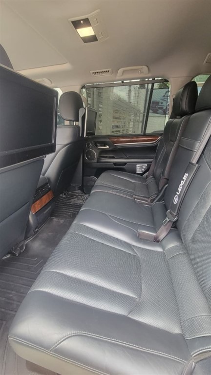 2017 Lexus LX 570 Sport Plus — foto 8 / 10