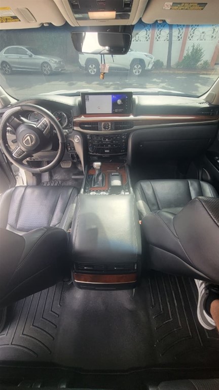 2017 Lexus LX 570 Sport Plus — foto 10 / 10