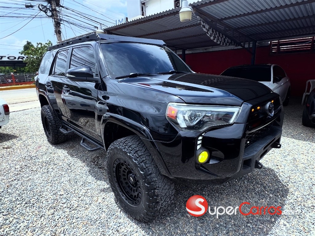 2018 Toyota 4 Runner SR5 Premium — foto 1 / 12