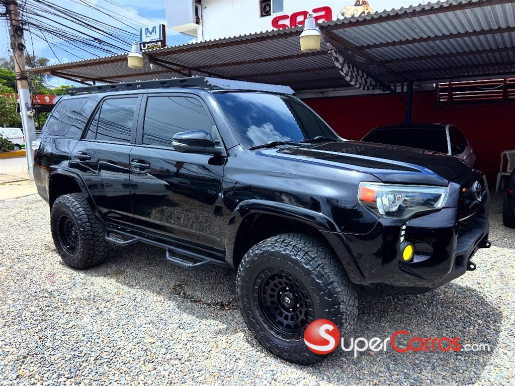 2018 Toyota 4 Runner SR5 Premium — foto 8 / 12