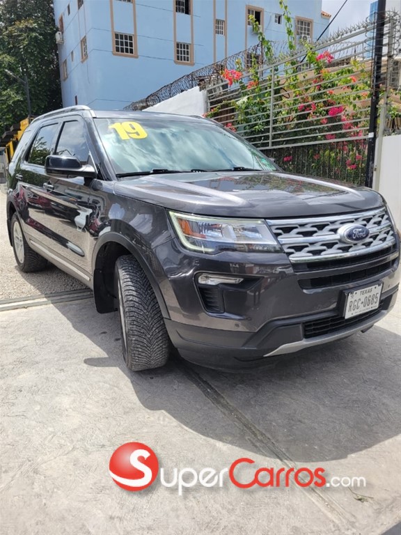 2019 Ford Explorer XLT — foto 2 / 8