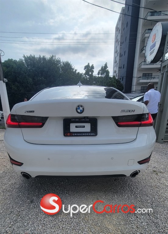 2020 BMW Serie 3 330i XDrive — foto 3 / 10