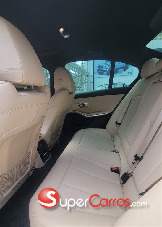 2020 BMW Serie 3 330i XDrive — foto 6 / 10