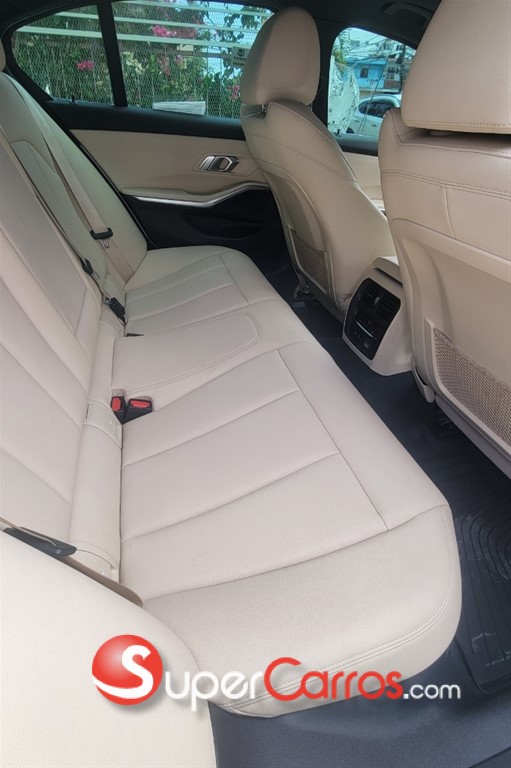 2020 BMW Serie 3 330i XDrive — foto 9 / 10