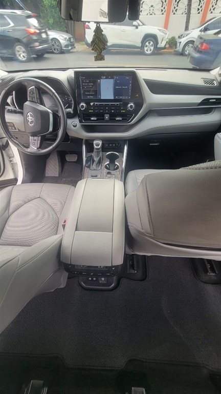 2021 Toyota Highlander Platinum — foto 8 / 12