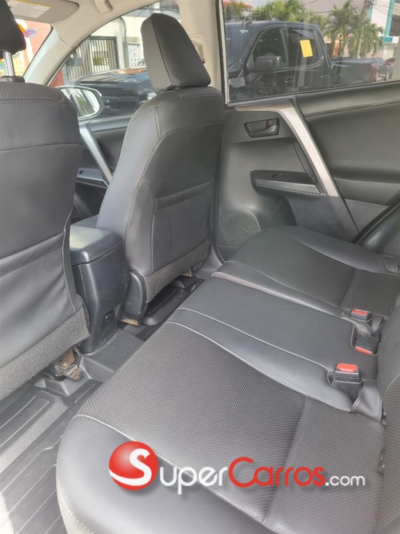 2016 Toyota RAV4 LE — foto 8 / 9