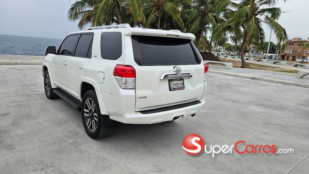 2013 Toyota 4 Runner — foto 1 / 12