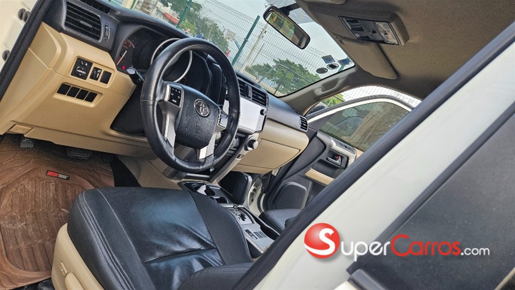 2013 Toyota 4 Runner — foto 8 / 12