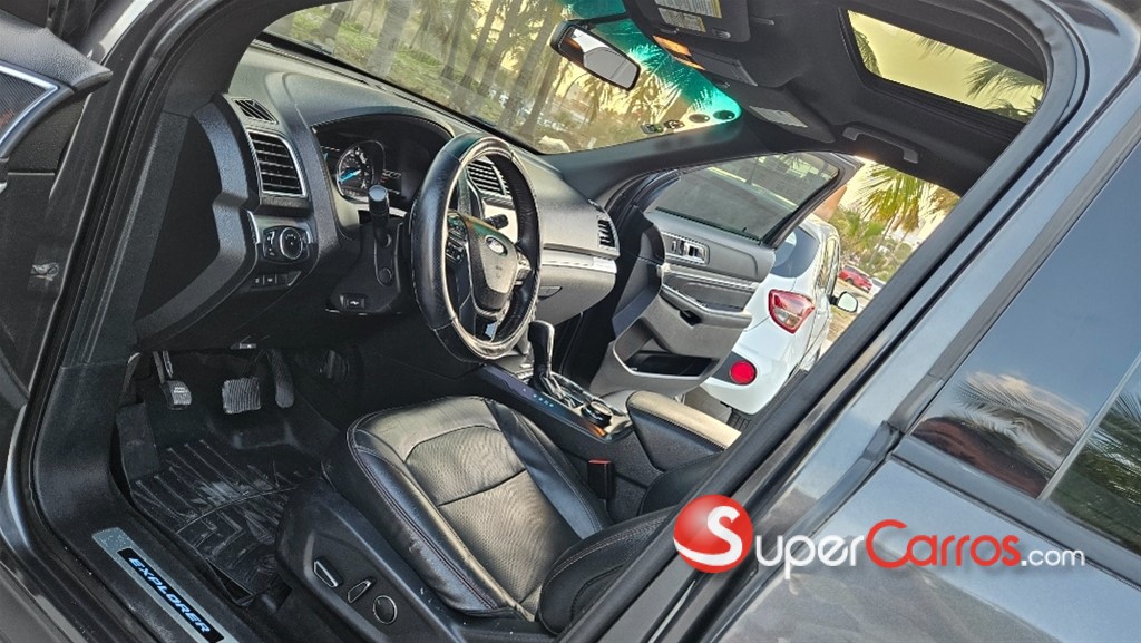 2016 Ford Explorer Sport — foto 6 / 12
