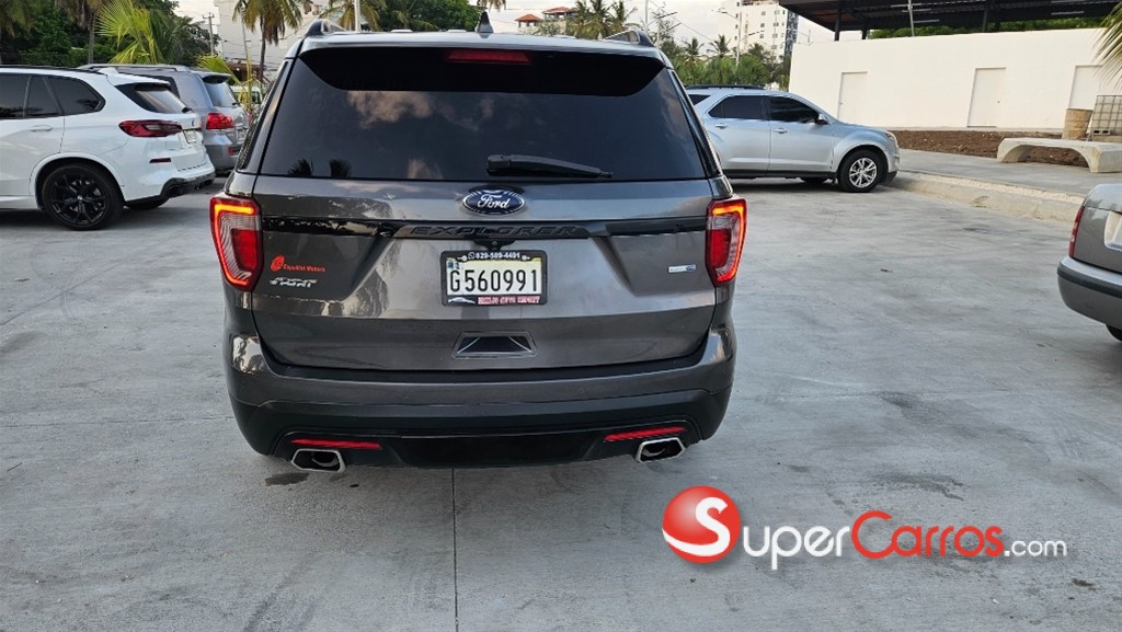 2016 Ford Explorer Sport — foto 9 / 12