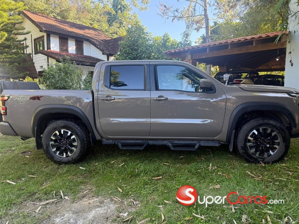 2022 Nissan Frontier Pro-4X — foto 9 / 12