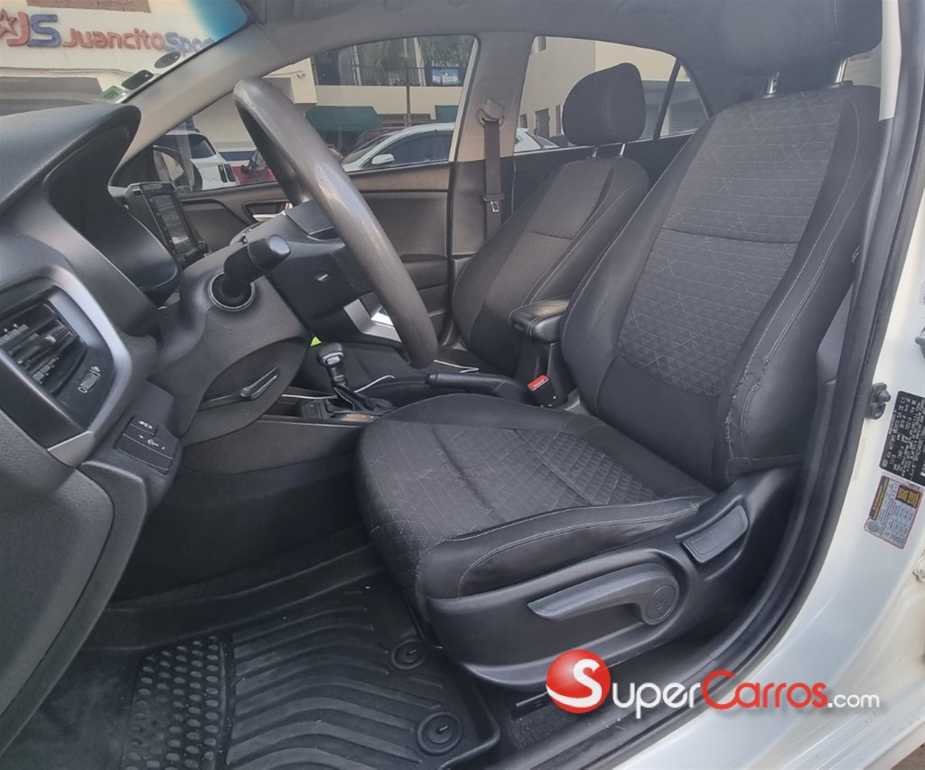 2019 Kia Rio Hatchback — foto 5 / 9