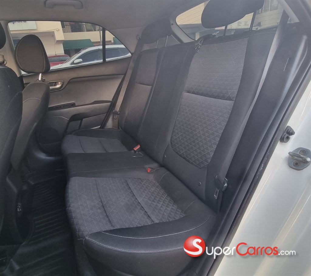 2019 Kia Rio Hatchback — foto 6 / 9