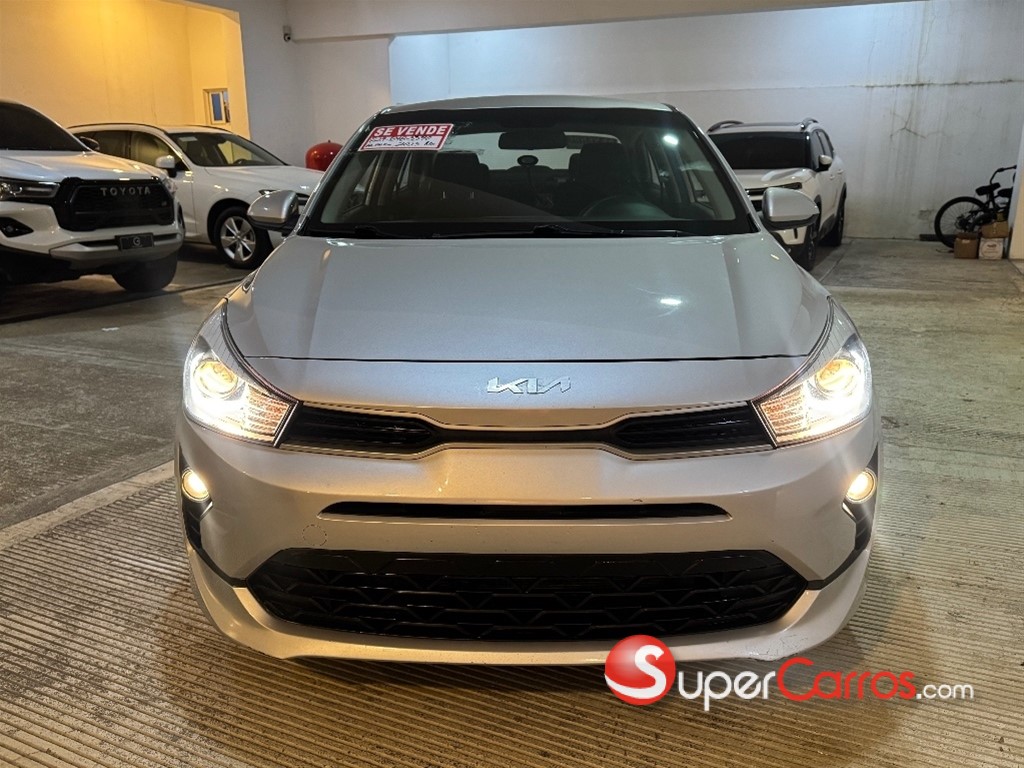 2023 Kia Rio — foto 1 / 12