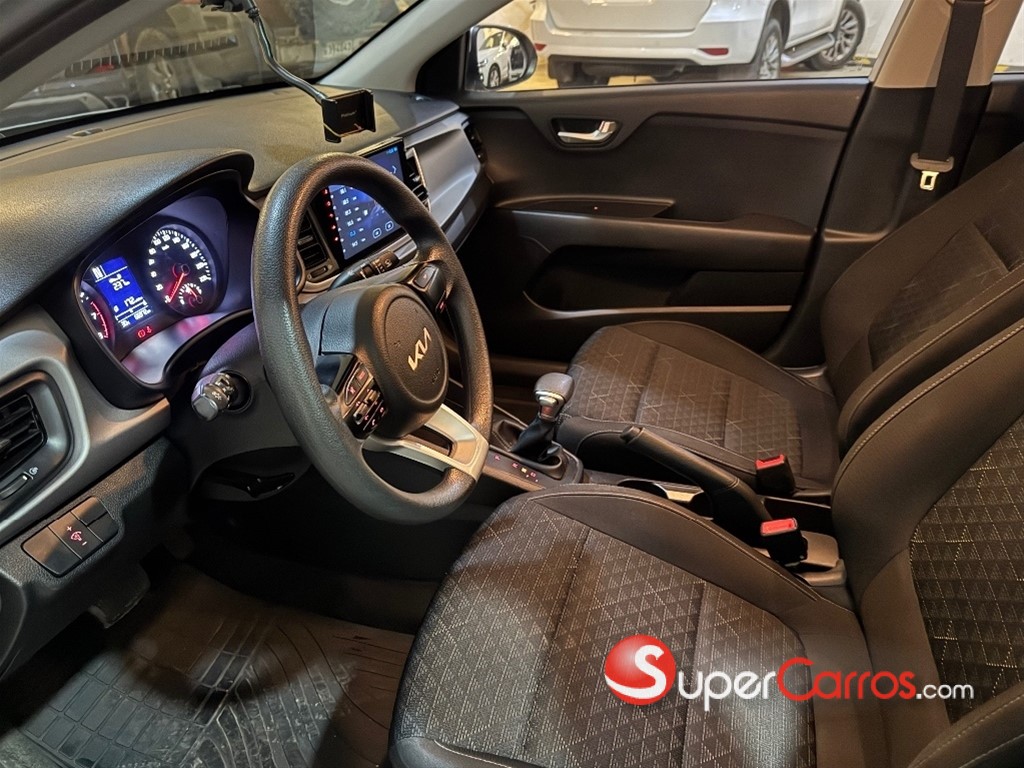 2023 Kia Rio — foto 8 / 12