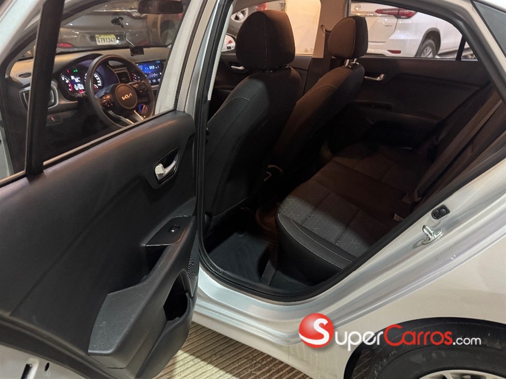 2023 Kia Rio — foto 9 / 12