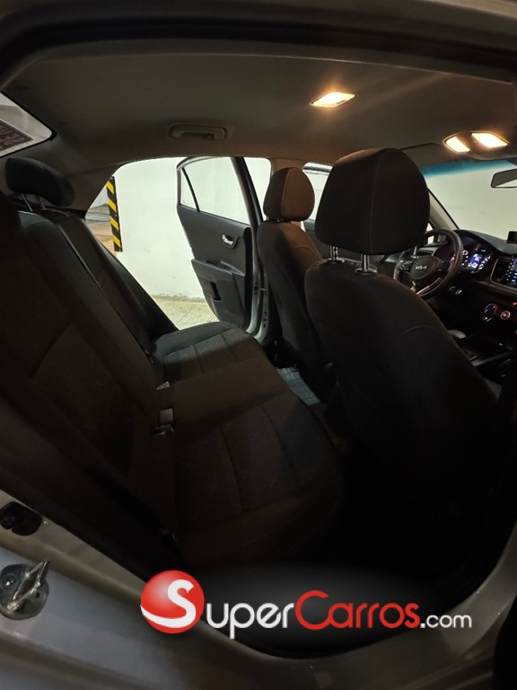 2023 Kia Rio — foto 10 / 12