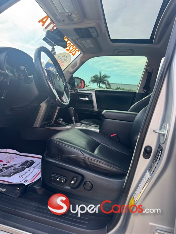 2020 Toyota 4 Runner Limited — foto 9 / 10