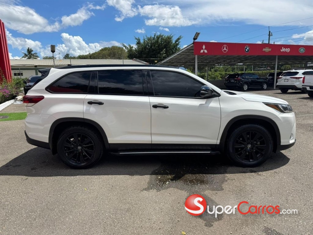 2019 Toyota Highlander SE — foto 2 / 7