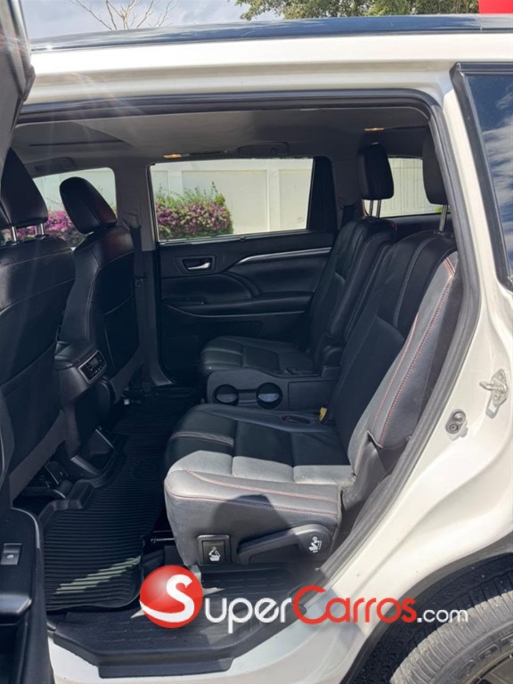 2019 Toyota Highlander SE — foto 5 / 7