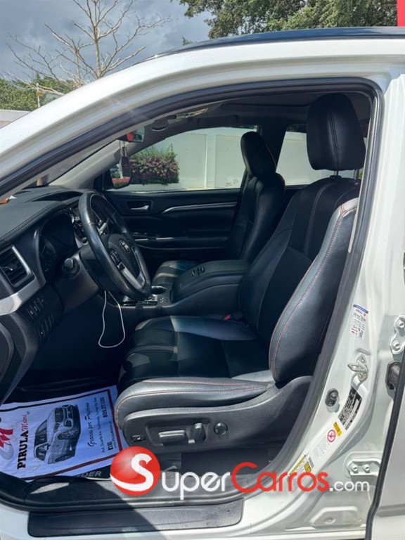 2019 Toyota Highlander SE — foto 6 / 7
