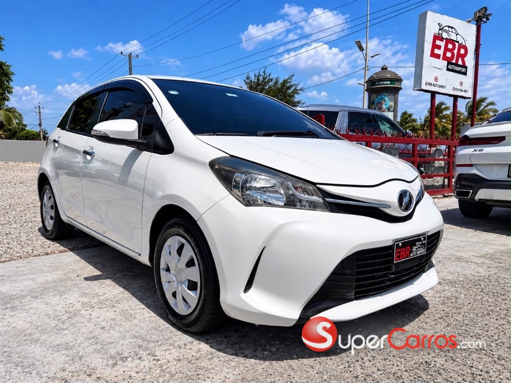2015 Toyota VITZ — foto 2 / 8