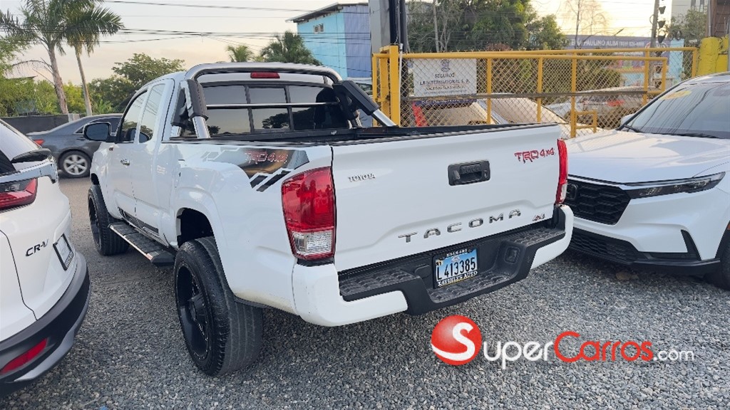 2017 Toyota Tacoma SR5 — foto 4 / 10