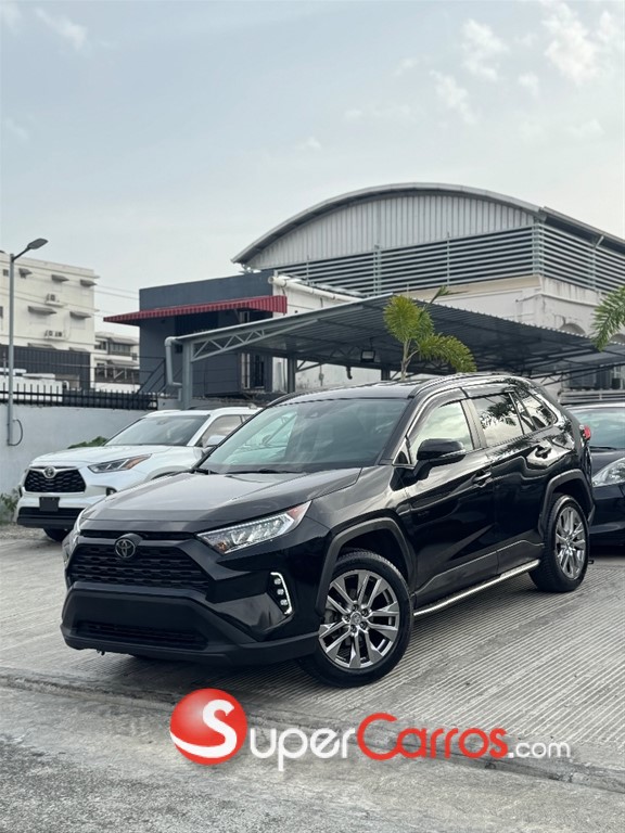 2021 Toyota RAV4 XLE Premium — foto 2 / 12