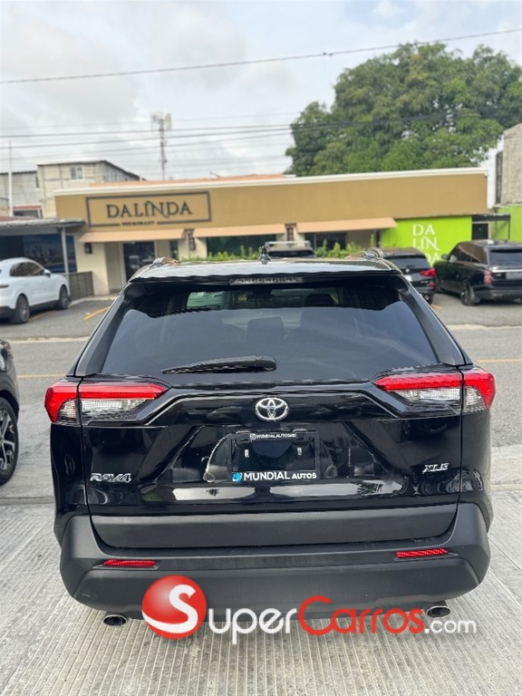 2021 Toyota RAV4 XLE Premium — foto 6 / 12